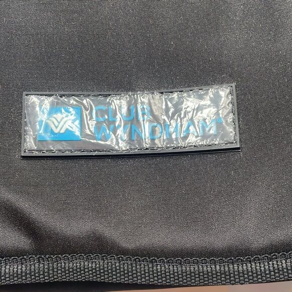 Club Wyndham Black Padded Laptop Messenger Shoulder Black Bag Travel Tote New - Picture 4 of 10